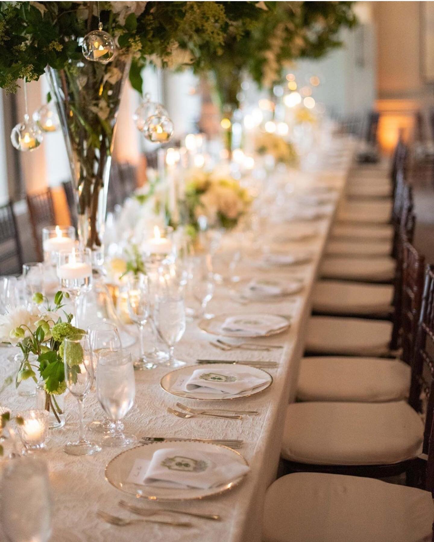 Hand embroidered napkins with coordinating menus for the lovely Jennifer and Tim! @laurenlarsen.weddings @eloquence.events @kearsleylloyd @jcgshaughnessy @victoriagoodrick #ctwedding #darienct #weddingpaper #weddinginspo #weddingdetails #weddingstati