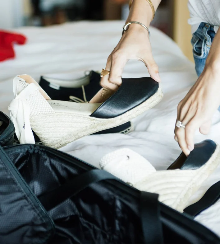 Fashionistas Guide To Packing Less: 4 Tips For Traveling Light