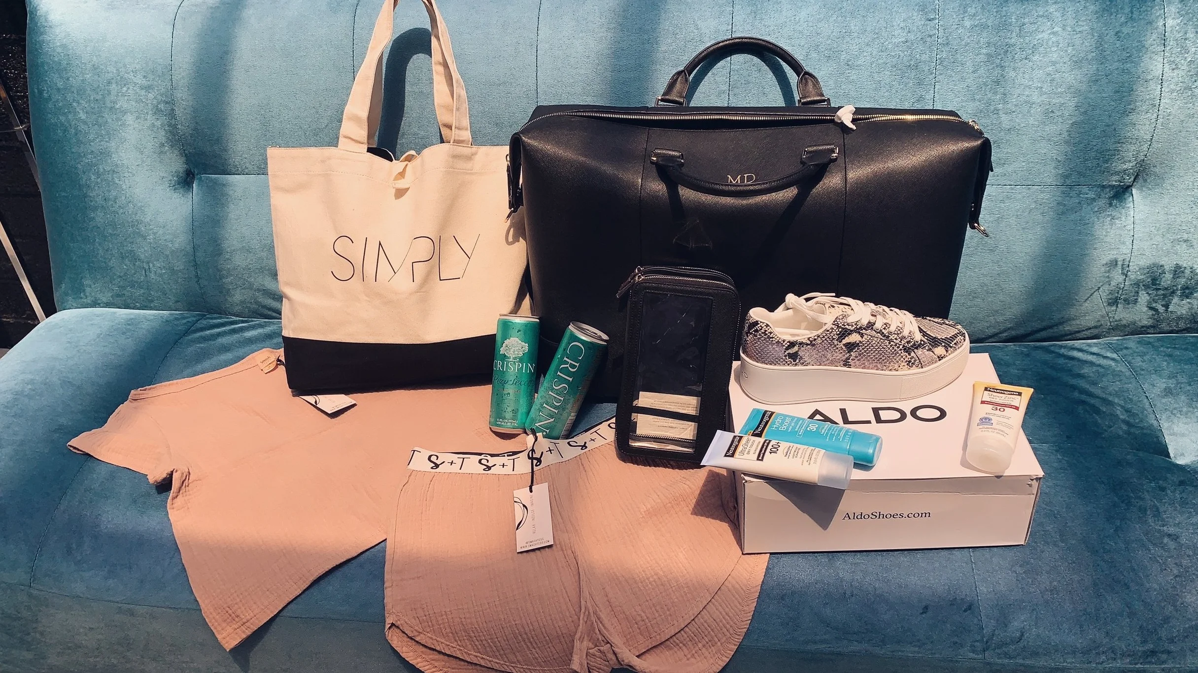 Shout out to the following brands that contributed to the gift bags! Crispin Cider , The Daily Edited , Aldo , Neutrogena , Smash + Tess