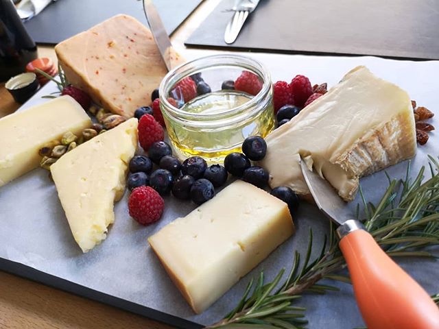 Cheeseboard with fresh honey from a dinner party in England -so much fun and good times! Till next time England!
Photo: @djkreger 
#sandc #seasonal #cheese #friends #gather #lovely #food #bettercompany #honey #travel #sandctravel #memories