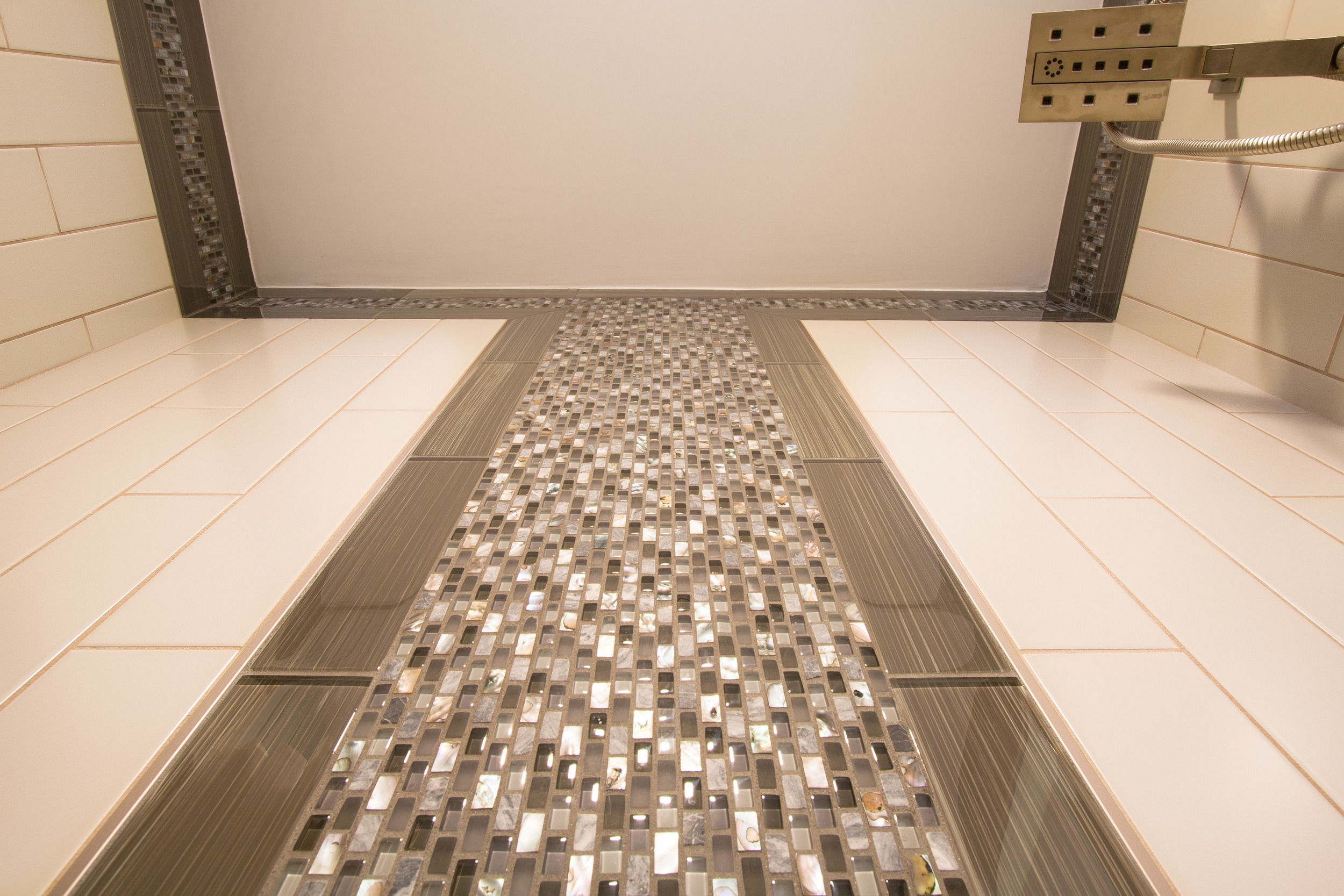 Flores guest bathroom-2.jpg