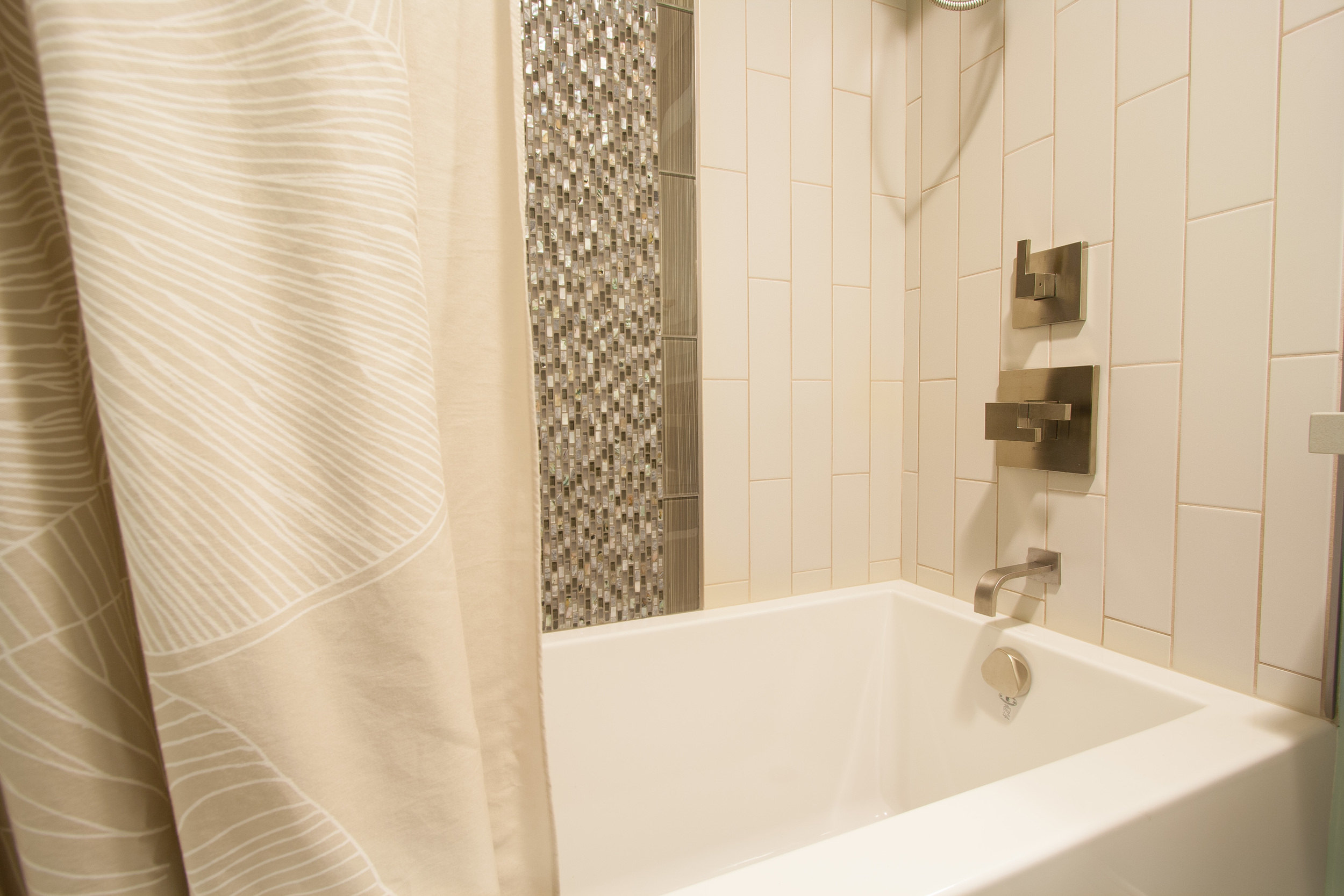 Flores guest bathroom-5.jpg