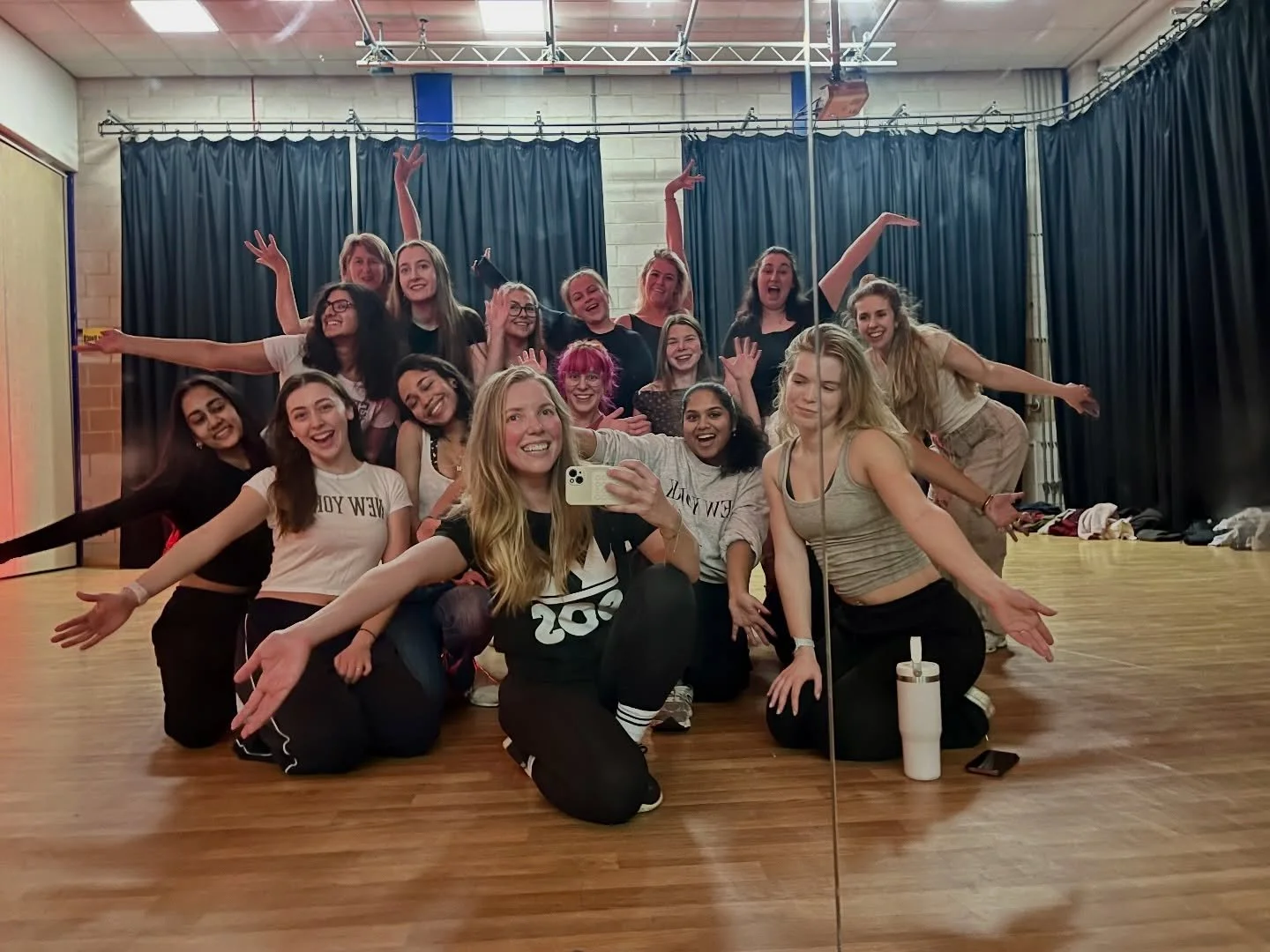 🔥 So so so scandalous 🔥 

We LOVED this one!
Thank you @brettsewell_ for the choreography! 😍

Such a good throwback and the best class + workshop vibes &hearts;️

Next up it&rsquo;s Rihanna with Breaking Dishes 🔨💥 

🗓️ Tuesday 20th January - 6.