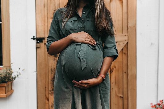 9 steps to transition your existing wardrobe into your maternity wardrobe