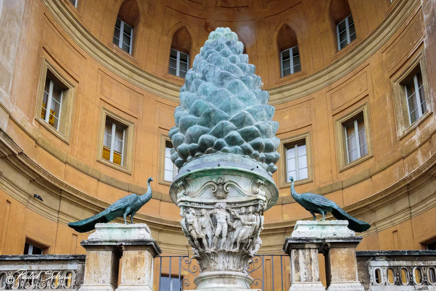 Pigna ("pinecone") 