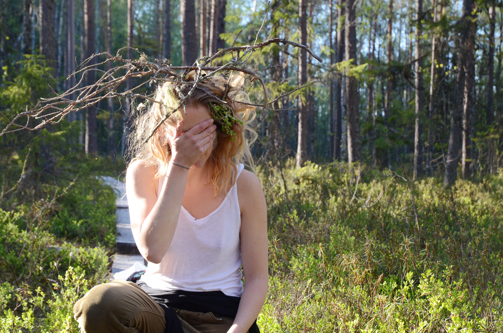 Finnish Viivi with things on her head.