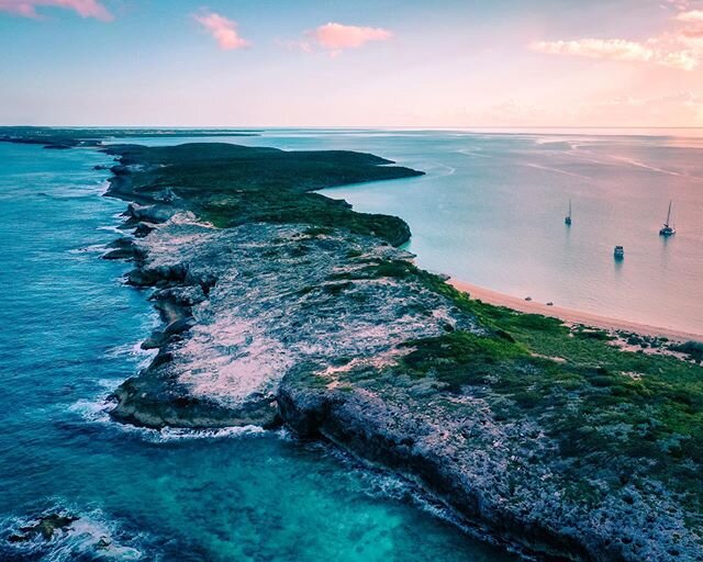 Been a windy winter season so far here in the Bahamas. However, the last few days have been nothing short of glorious. Calm winds making for a flat calm Exuma Bank. While on the East side of the Cays, the ocean continues to breath.  These are the day