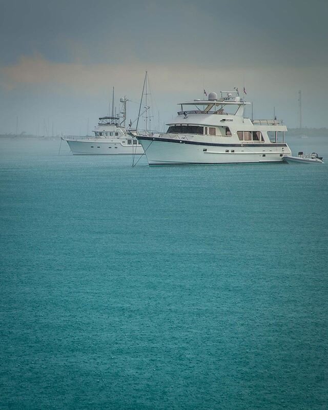 And sometimes in the Bahamas... it rains. 🌦 
But it's not snow...
.
.
.
.
#boatlife #travelgram #igtravel #instatravel #travelinglife #wanderlust #waterlust#seekadventure #livesimply #bahamas #boatlifestyle #boatlifeisthebestlife #bahamasphotographe