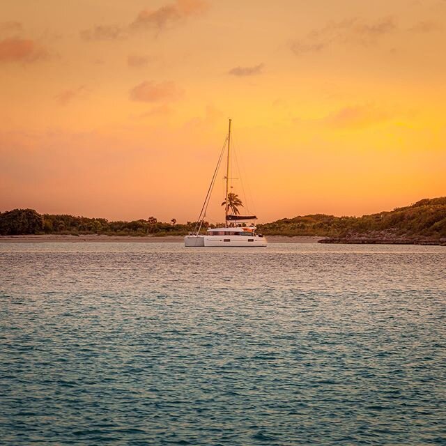 &quot;Social Distancing&quot;, it's a lifestyle, not just for pandemics. .
.
.
.
#coronavirus #Covid_19 #socialdistancing #selfisolate #selfquarantine #bahamassunset #itsbetterinthebahamas #Salingcatamaran #ExumaBahamas #covid19 #escapetothebahamas
#