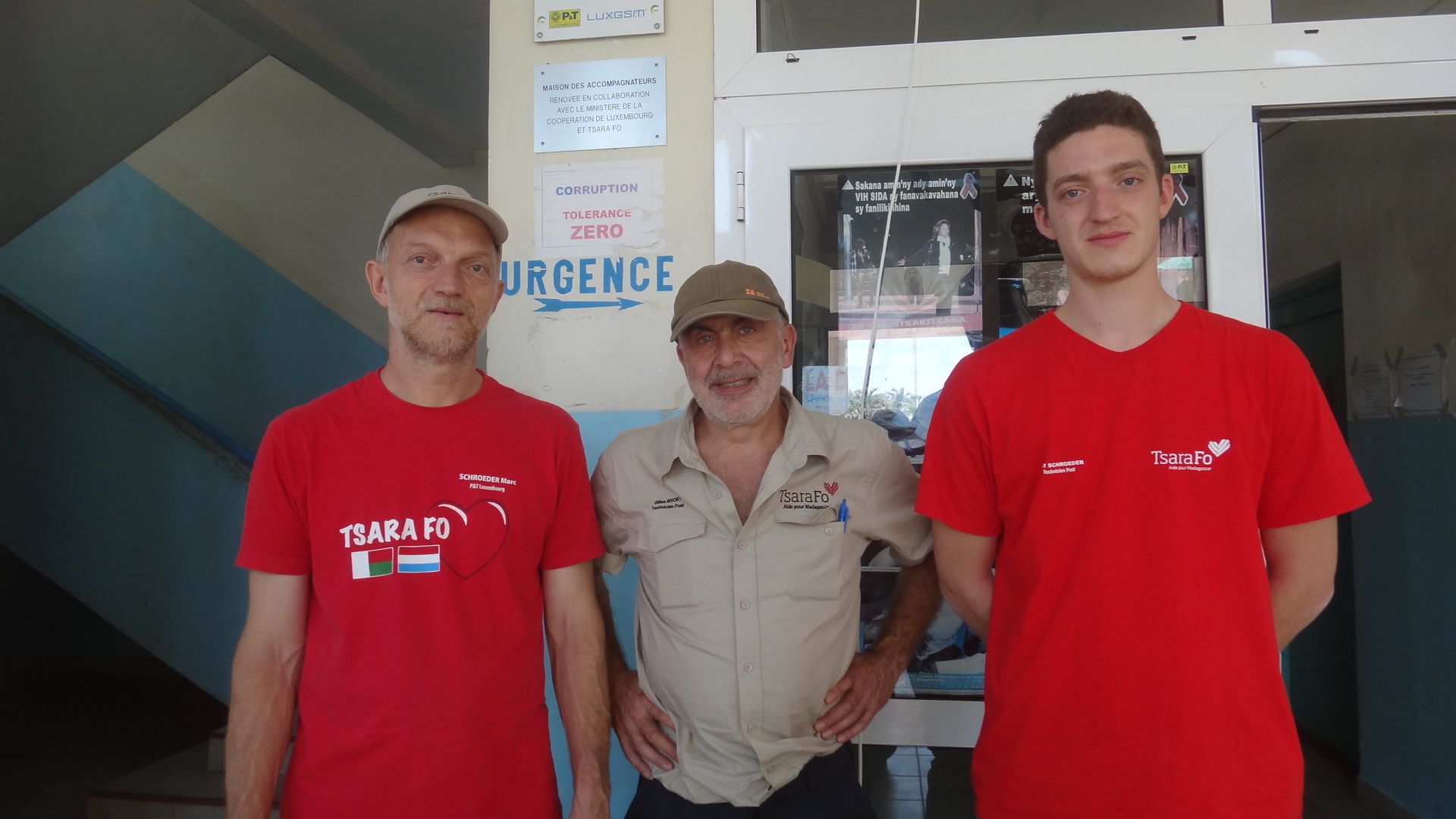 Marc Schroeder, Gilles Bivort, Jeff Schroeder de Poste Luxembourg en mission