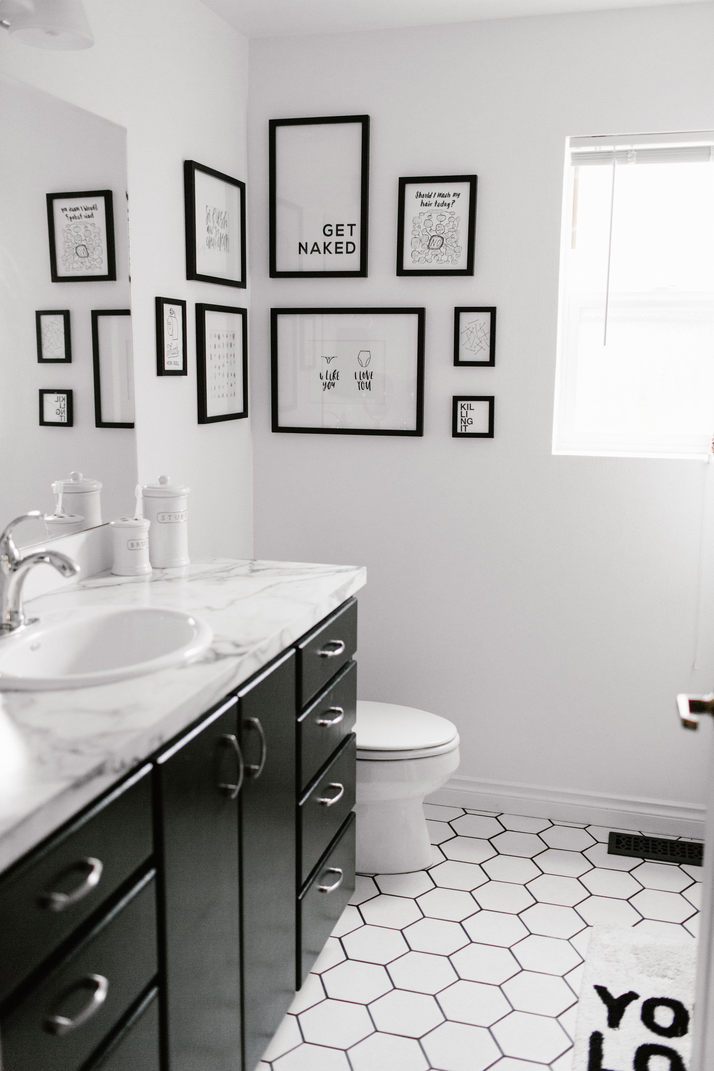 blackwhitebathroom_GinaPaulsonPhotography-4.jpg