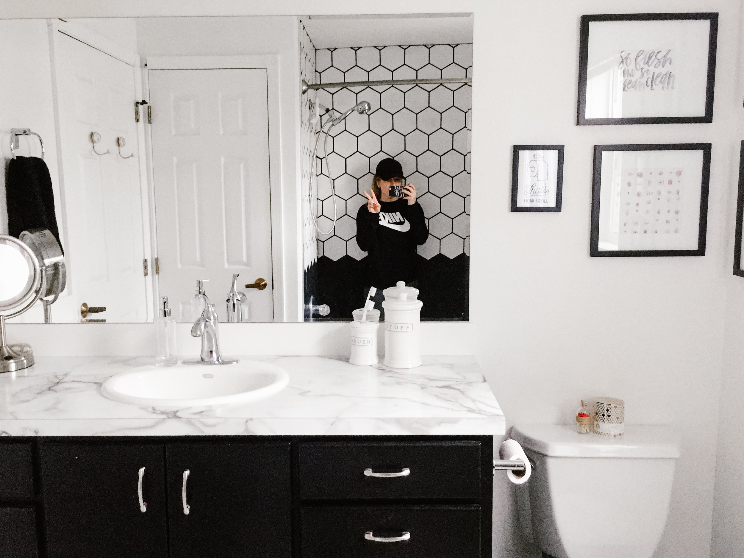 blackwhitebathroomiphone_GinaPaulsonPhotography-2.jpg