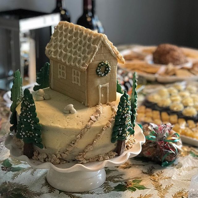 Wishing you a Merry Christmas and all the best this holiday season!

#christmas #holiday #dessert #gingerbreadhouse #shortbreadhouse #shortbread #cookies #christmastree #pinetrees #snowball #cake #chocolatecake #newtradition #christmascake #festive #