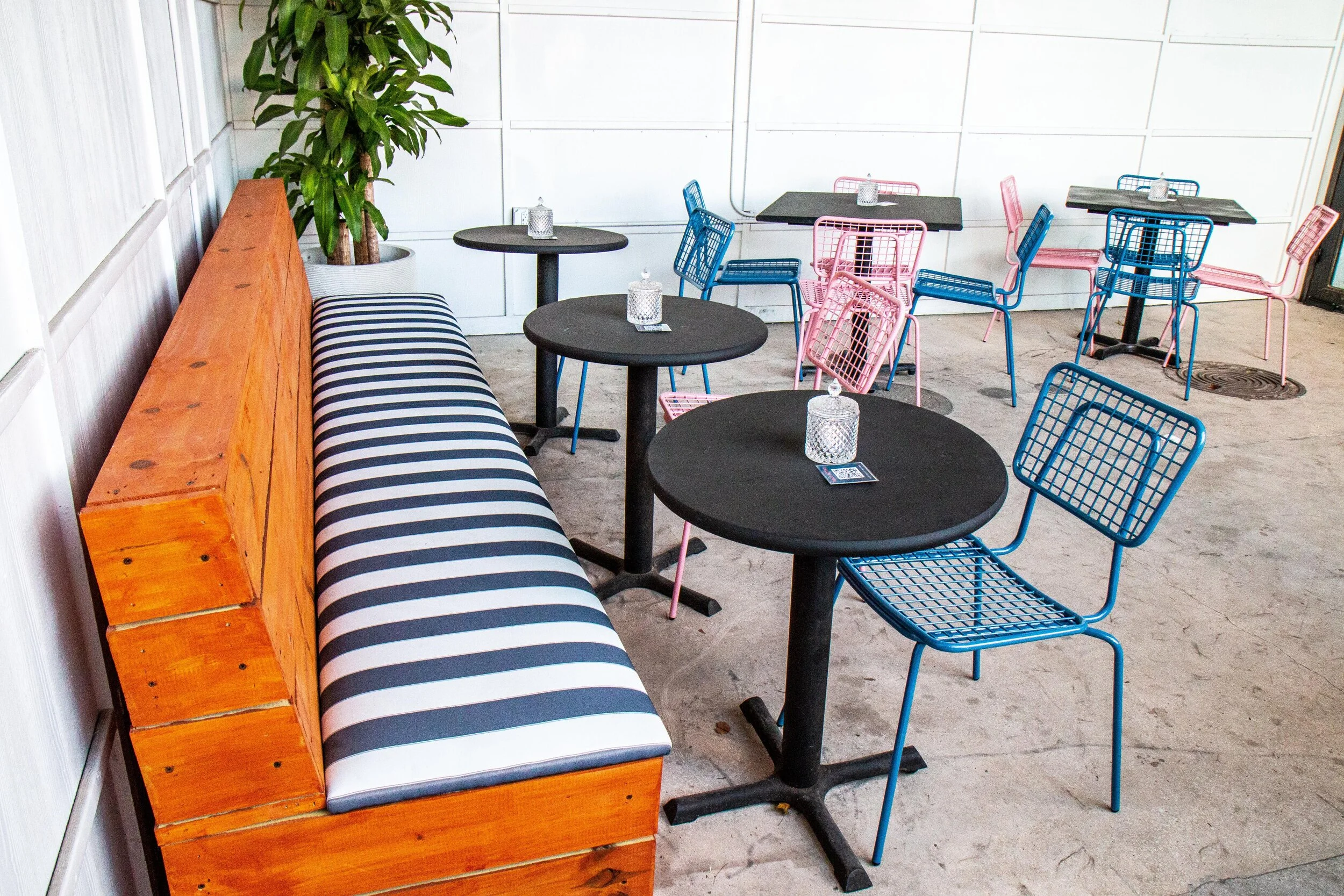 pic 9 - Patio.jpg