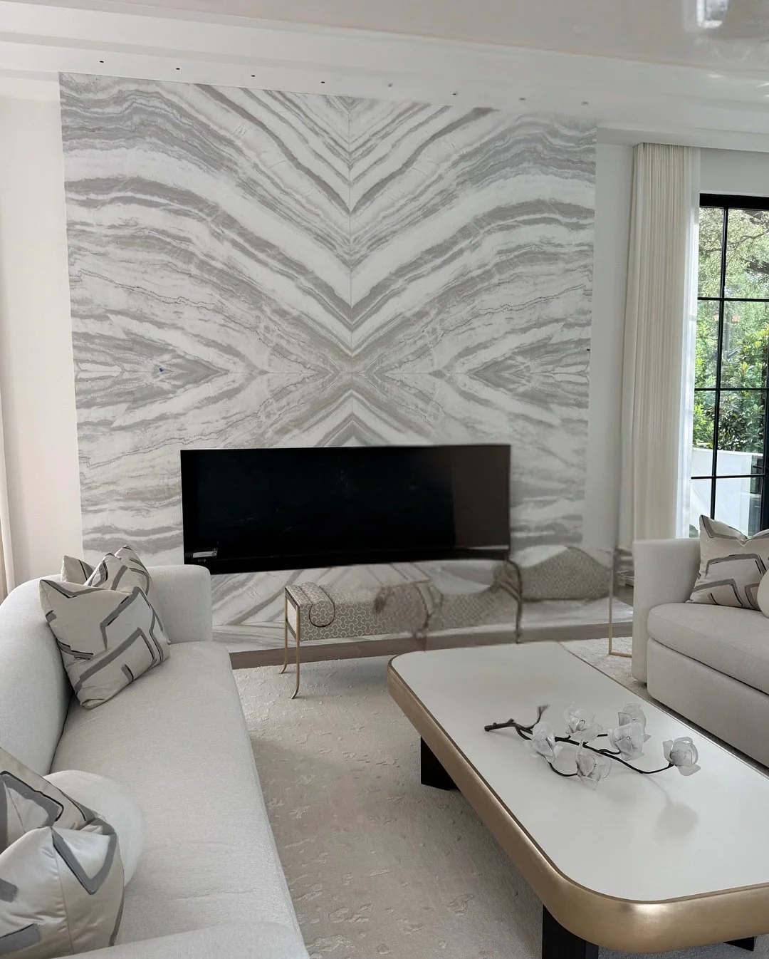 A statement in stone: New Wave Marble wraps both bar and fireplace, while the bookmatched wall creates a mesmerizing focal point that ties the entire space together.

#stonemode #luxury #stone #dallasinteriordesign #stonedesign #design #custom #count