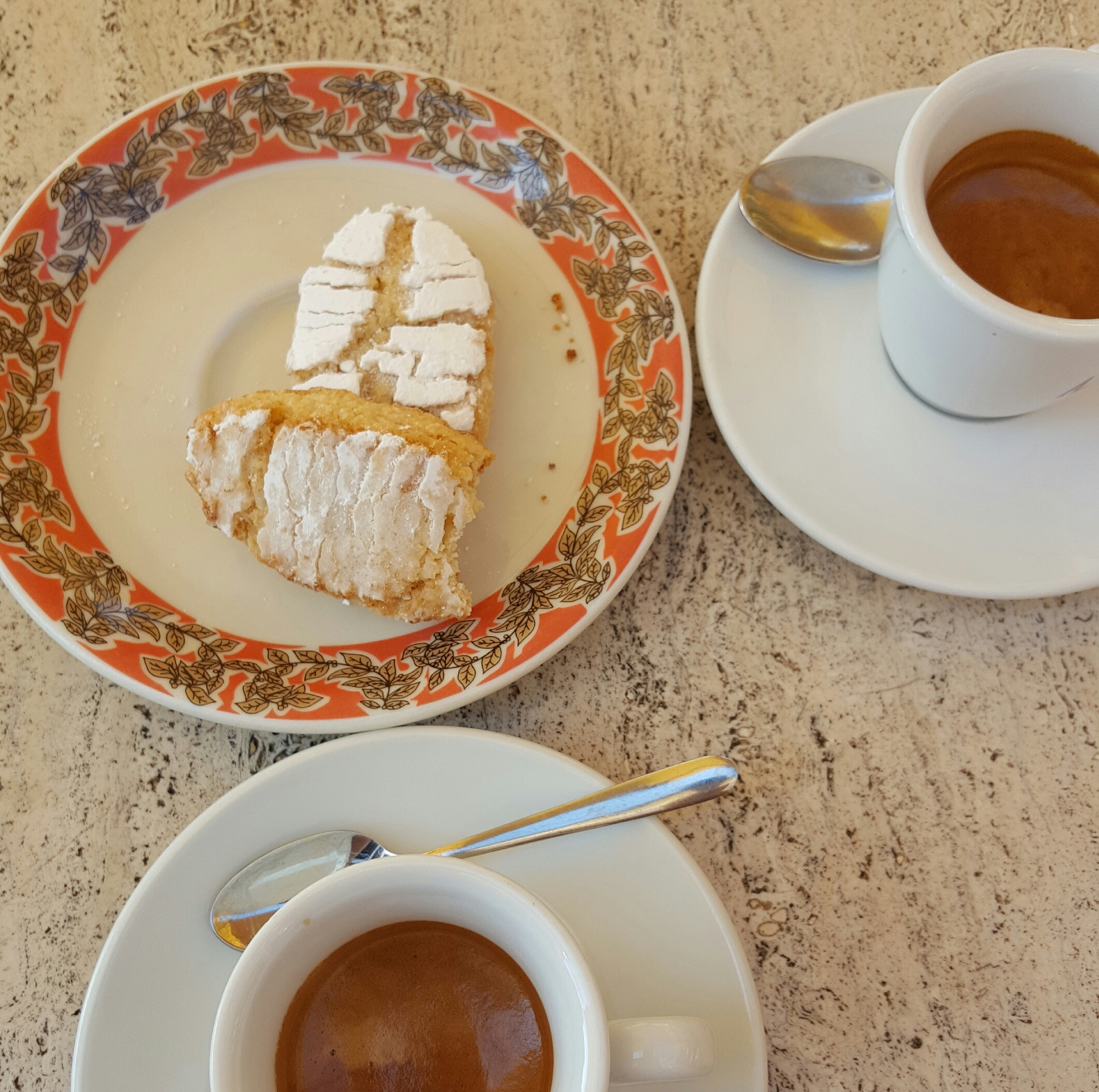 Due espressi e ricciarelli!