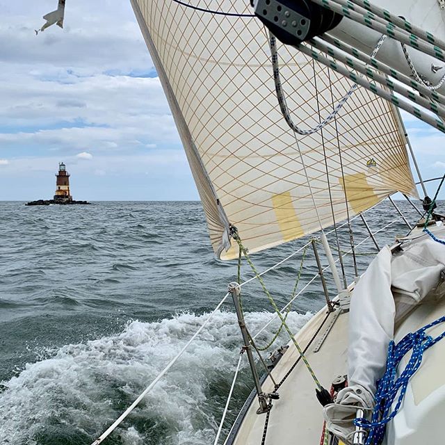 Raggamuffin about to round Romer Shoal Light #sheepsheadbayyachtclub #sailing #brooklyn #nyc