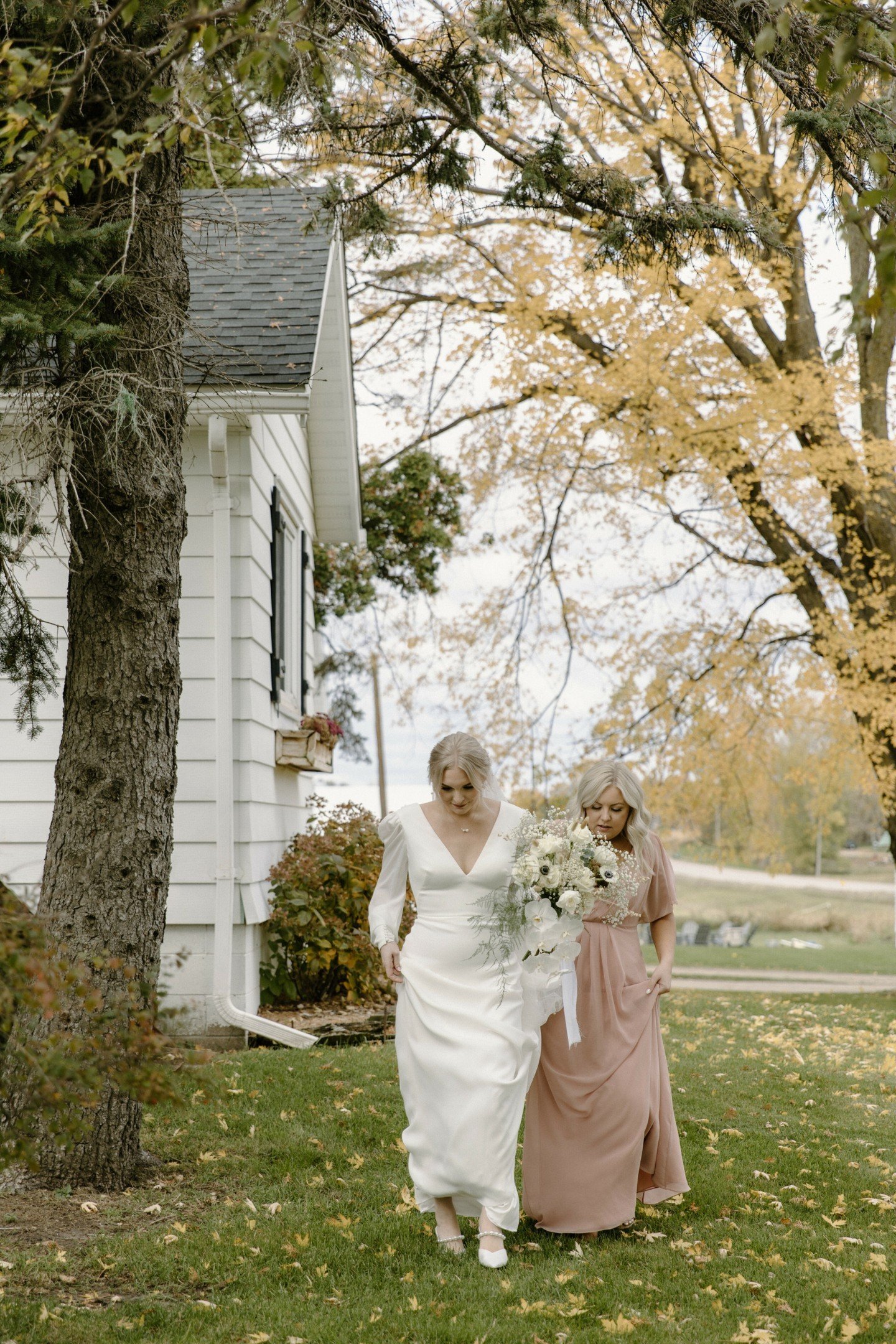 ✨ Witnessing pure joy and unforgettable moments at The Cottage Farmhouse! Our space sets the stage for magical first looks with cherished bridesmaids. 🥰  You'll want to swipe to see their reactions! 

Are you planning on doing a bridesmaids reveal??