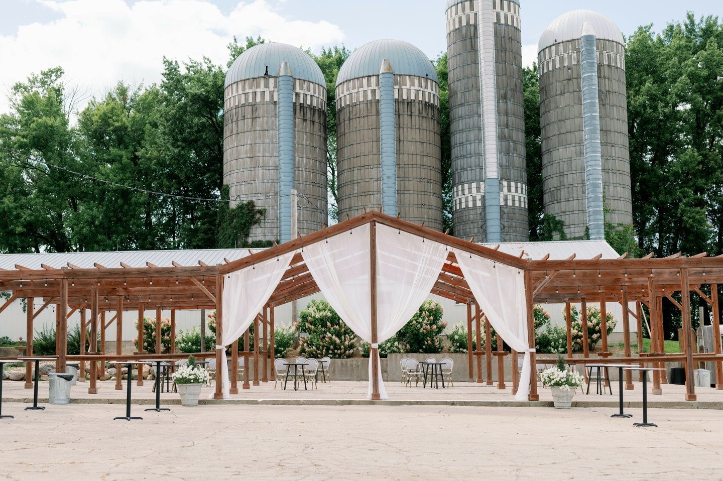 🤍 Our pergola draping is such a fun and elegant addition to your wedding day! The soft, flowing fabric adds a romantic touch to your cocktail hour or reception, creating a dreamy atmosphere that enhances the beauty of our venue. 

✨ Learn more about