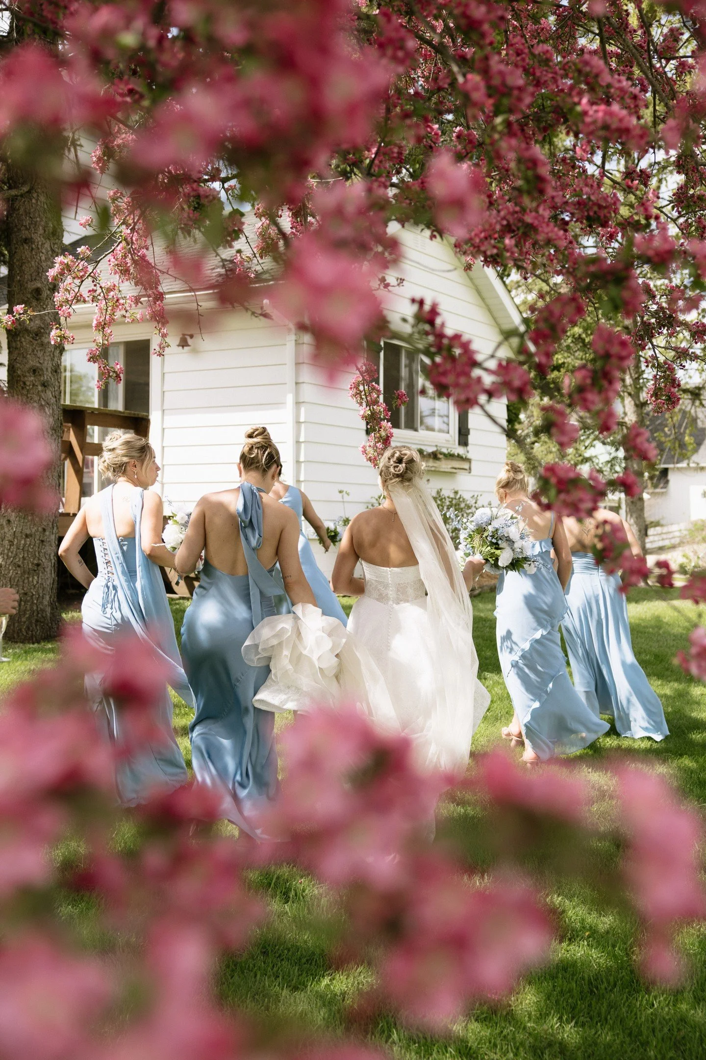 What if your wedding felt like a hidden garden escape?

Tucked beneath mature trees and surrounded by beautiful outdoor spaces, The Cottage Farmhouse was designed for couples who want the beauty of nature with the comfort and flexibility of a full-se