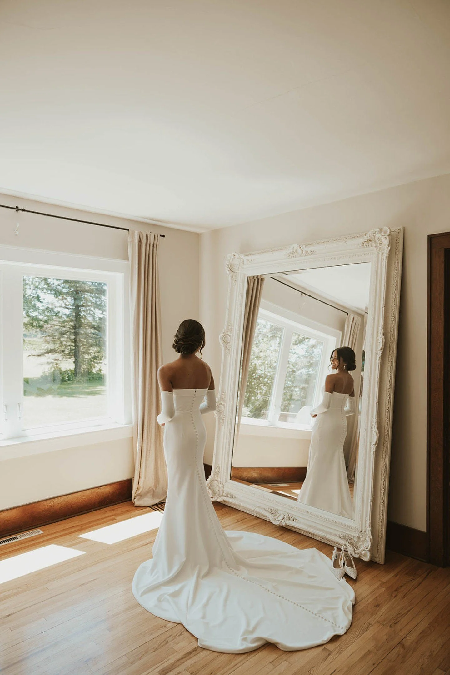 Timeless will always outshine trendy. 🤍

If you're dreaming of a wedding that still feels beautiful 30 years from now...

Think:

✨ Historic architecture
🤍 Neutral, timeless spaces
🌿 Blooming hydrangeas
🕊️ Romantic indoor &amp; outdoor celebratio