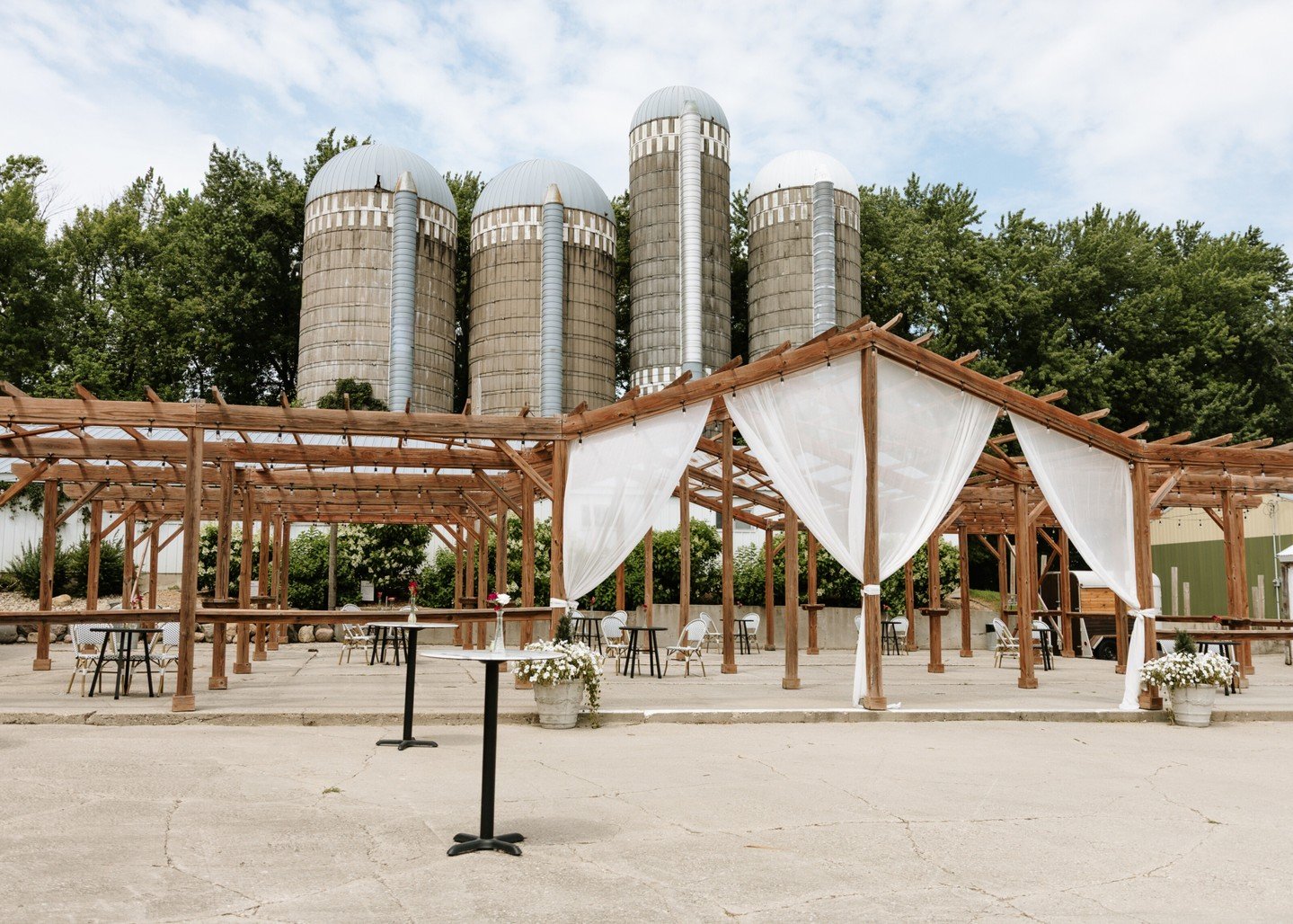Some of the most memorable wedding moments happen beneath the pergola. ✨

From cocktail hour with your favorite people to conversations that carry into the evening, it's one of the most loved gathering spots at The Cottage Farmhouse.

It's where gues