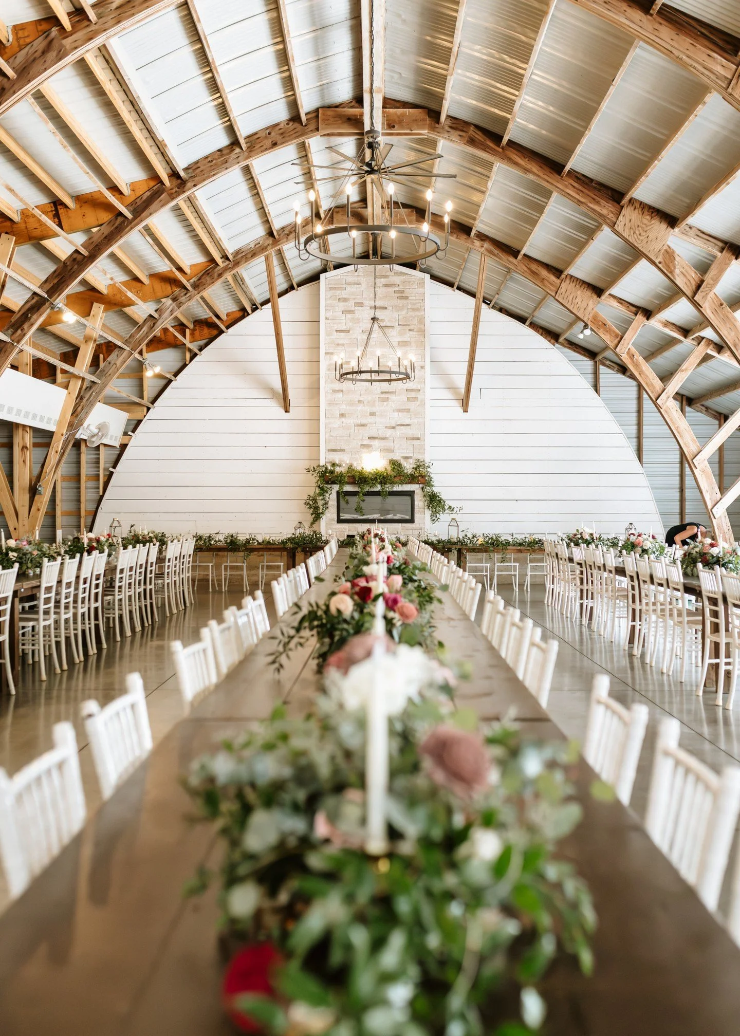 Thinking about touring The Cottage Farmhouse later this fall? Here&rsquo;s your sign to come see us sooner. 🌿🤍

Our weekends are full with 3&ndash;4 weddings each weekend, BUT we have plenty of weekday evening tour availability right now!

And hone