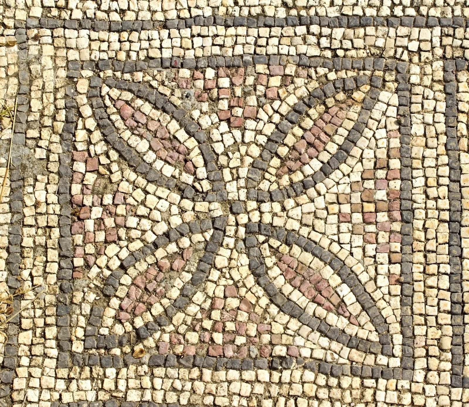 TRENDS for 2015- MOSAIC in the GARDEN!