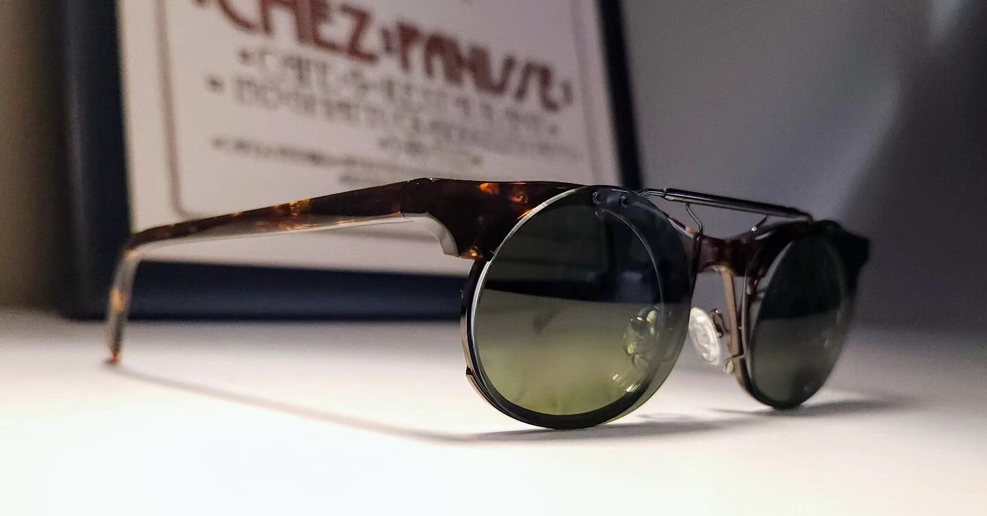 Our clip of the day goes to this Polarized G15 Flip Clip in Gunmetal. It's perfectly matched with this Bruno Chaussignand frame! 👌

#clipoftheweek #polarizedclipon #flipclip #flipclipfriday #polarized #polarizedclipons #eclips #clipon #cliponforanyf