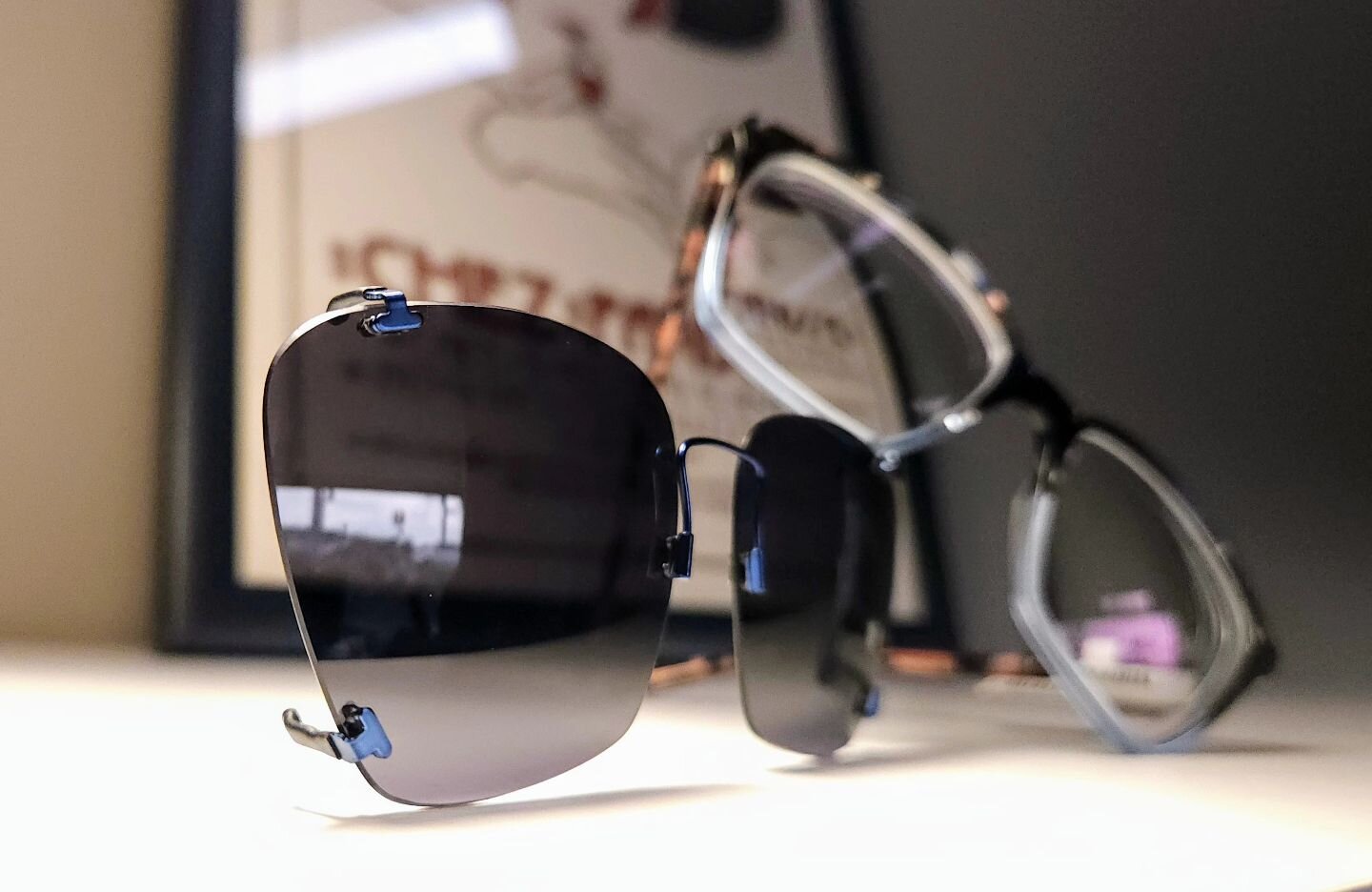 Our clip of the week goes to this Polarized Grey Illusion Clip in Blue. The blue perfectly matches this LaFont frame! 💙

#clipoftheweek #eclips #polarizedclipon #polarized #clipon #cliponforanyframe #lafont #bayarea #smallbusiness #orderonline #orde