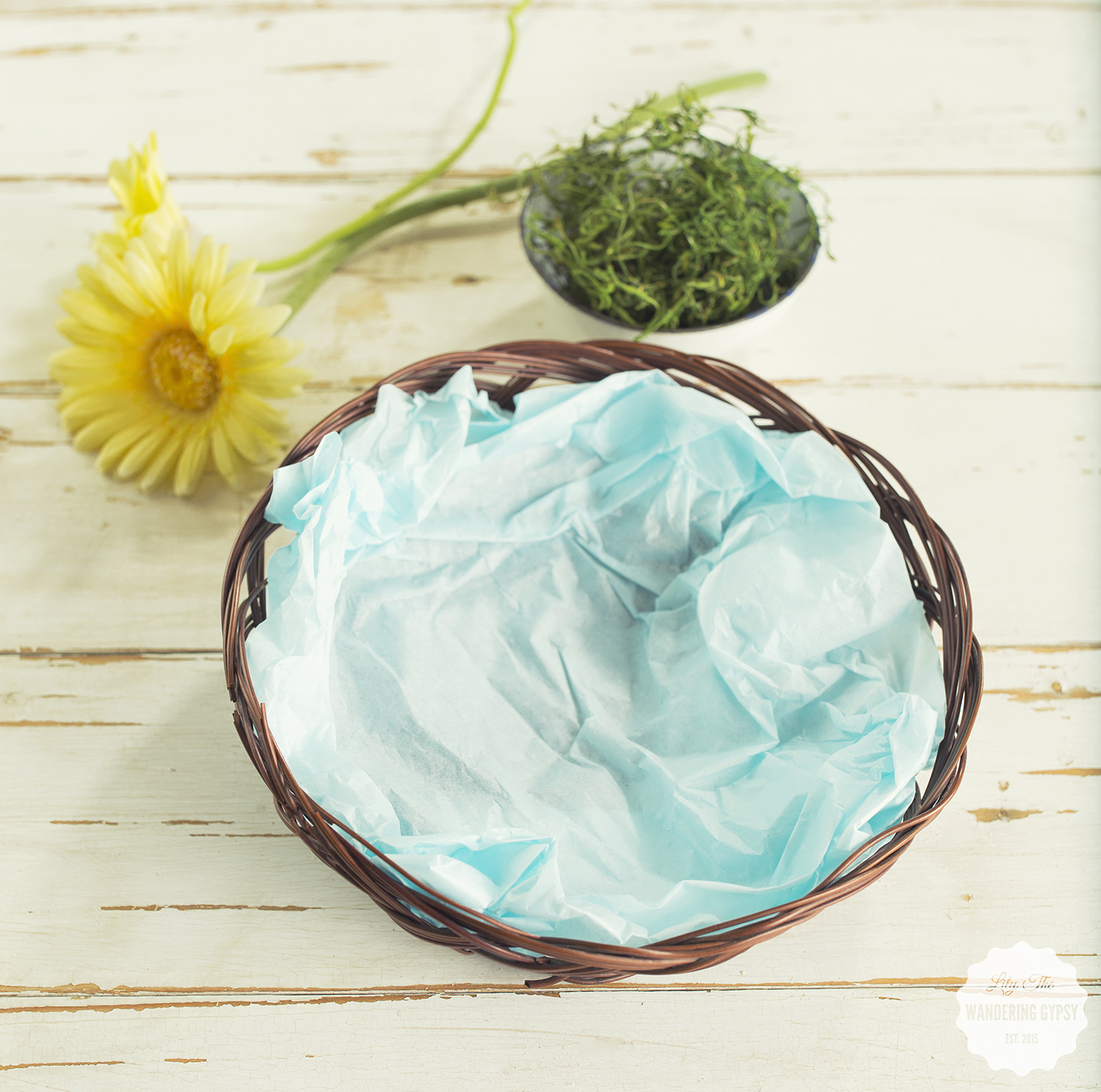 Lightly crumple up a piece of tissue paper and form it to the basket. This will ensure that the moss won't fall out.&nbsp;