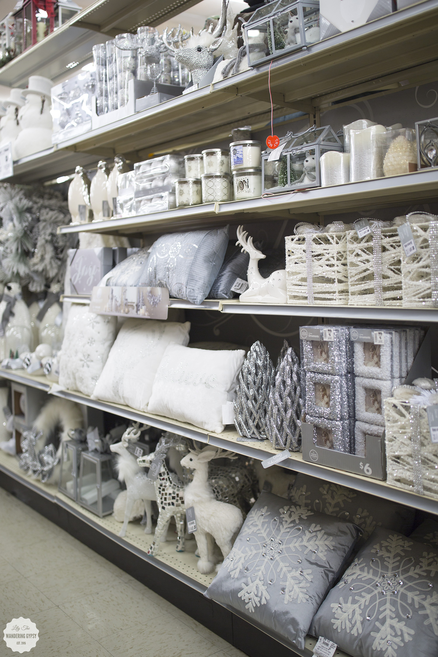 Decorating In Shimmery Hues For The Holidays Lily The Wandering
