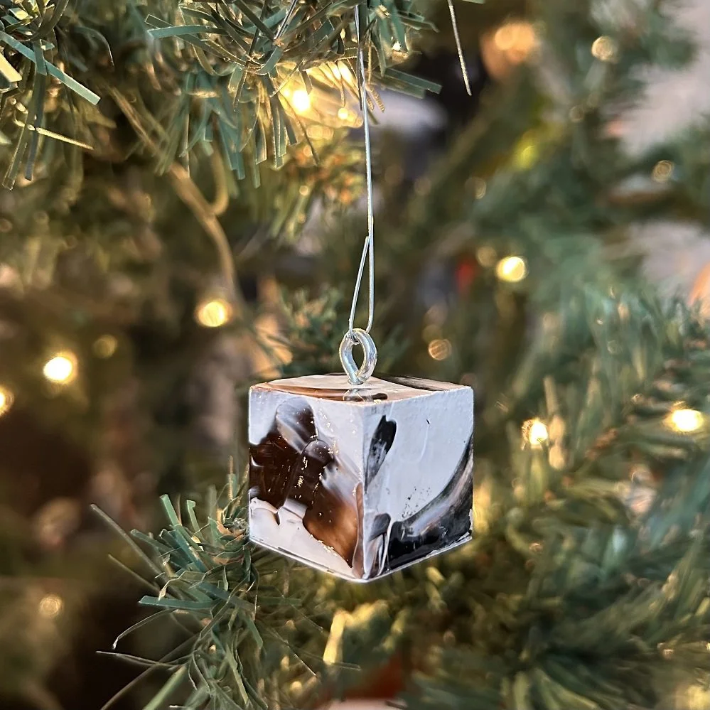 Ornament2_1x1_2023_1.jpg