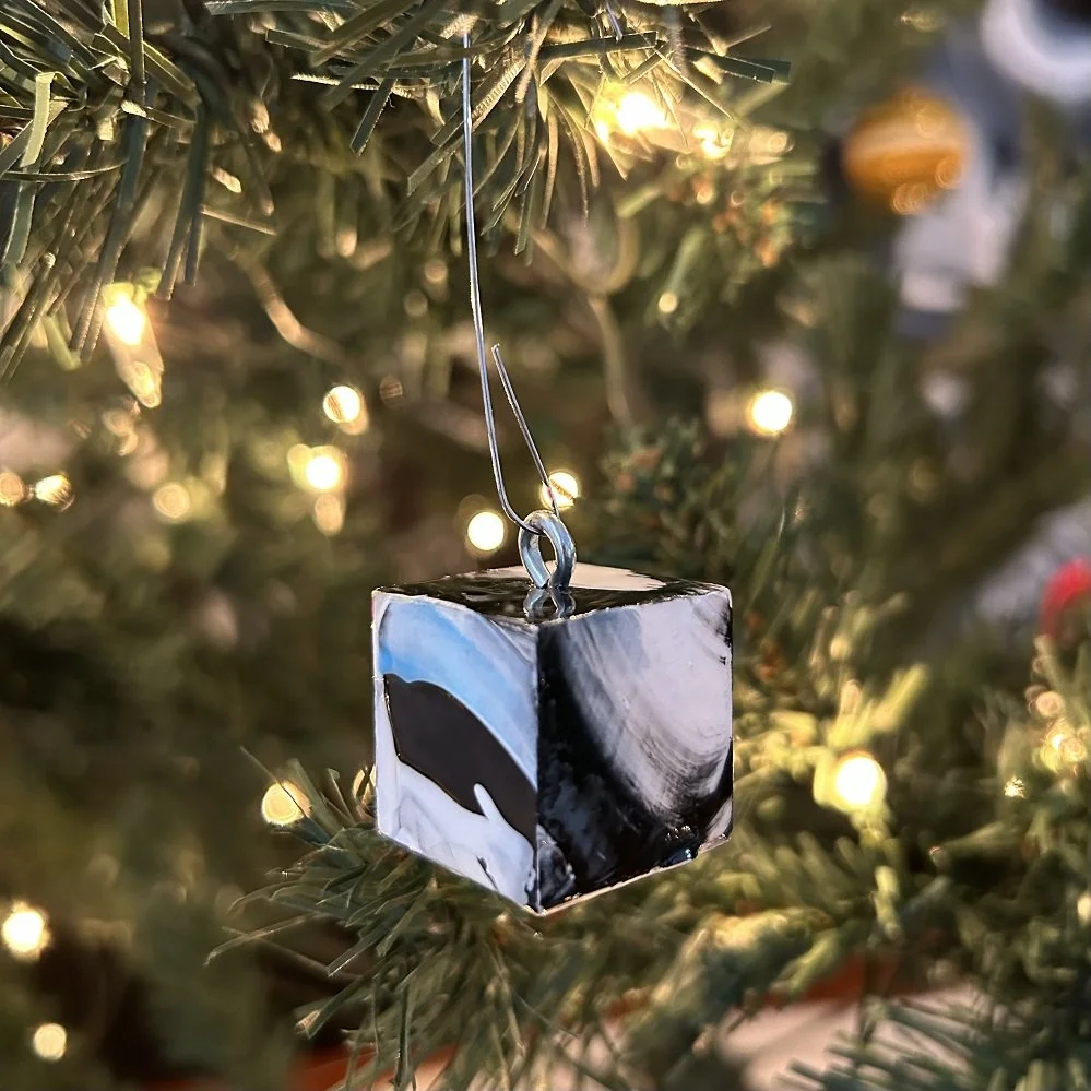 Ornament10_1x1_2023_1.jpg