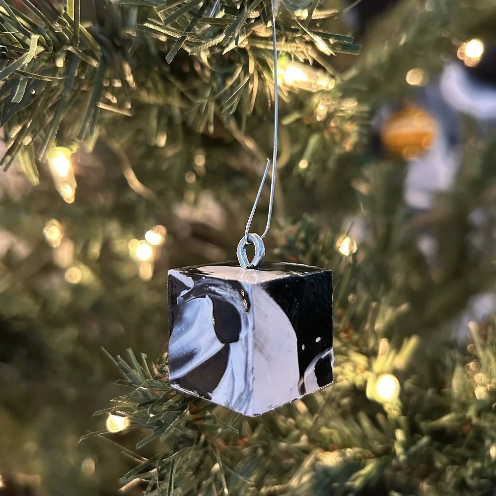 Ornament10_1x1_2023_2.jpg