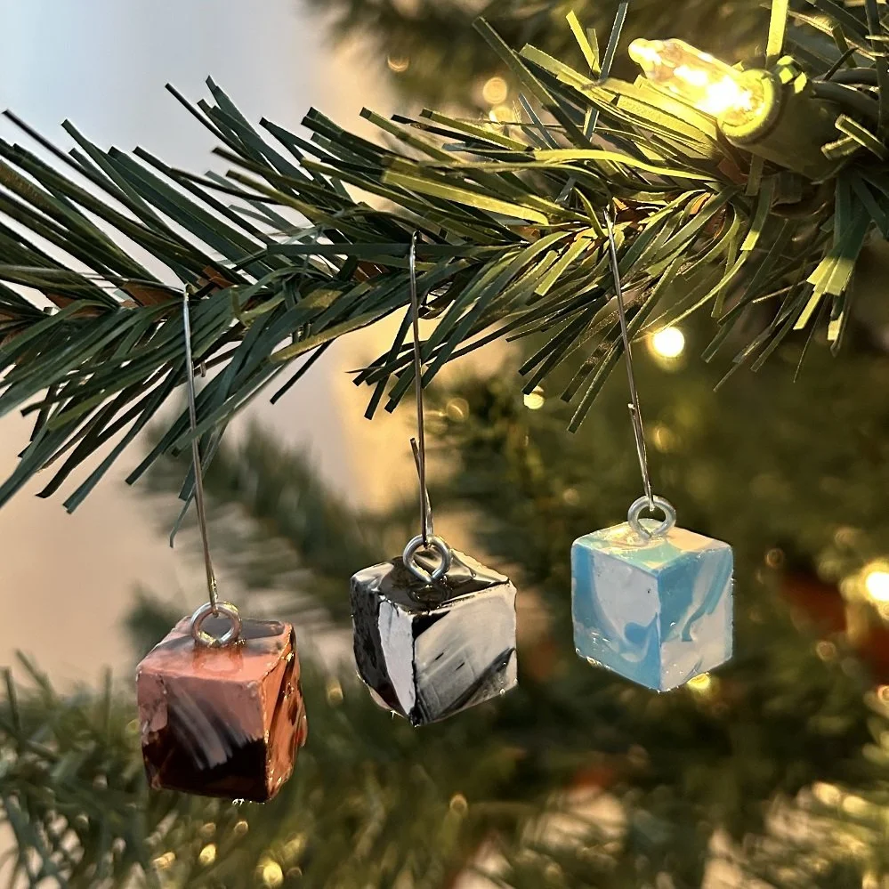 Ornament22_0.5_2023_1.jpg