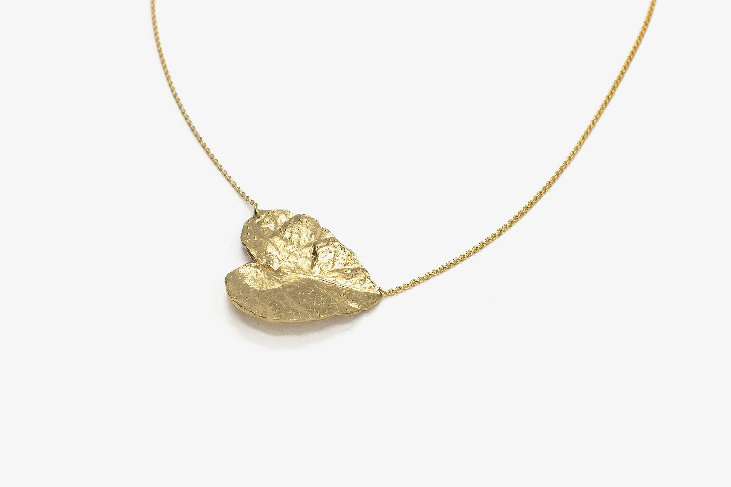 VA_JEWELLERY_COLLECTION_LEAVES_VERMEIL_NECKLACE_02_LR.jpg