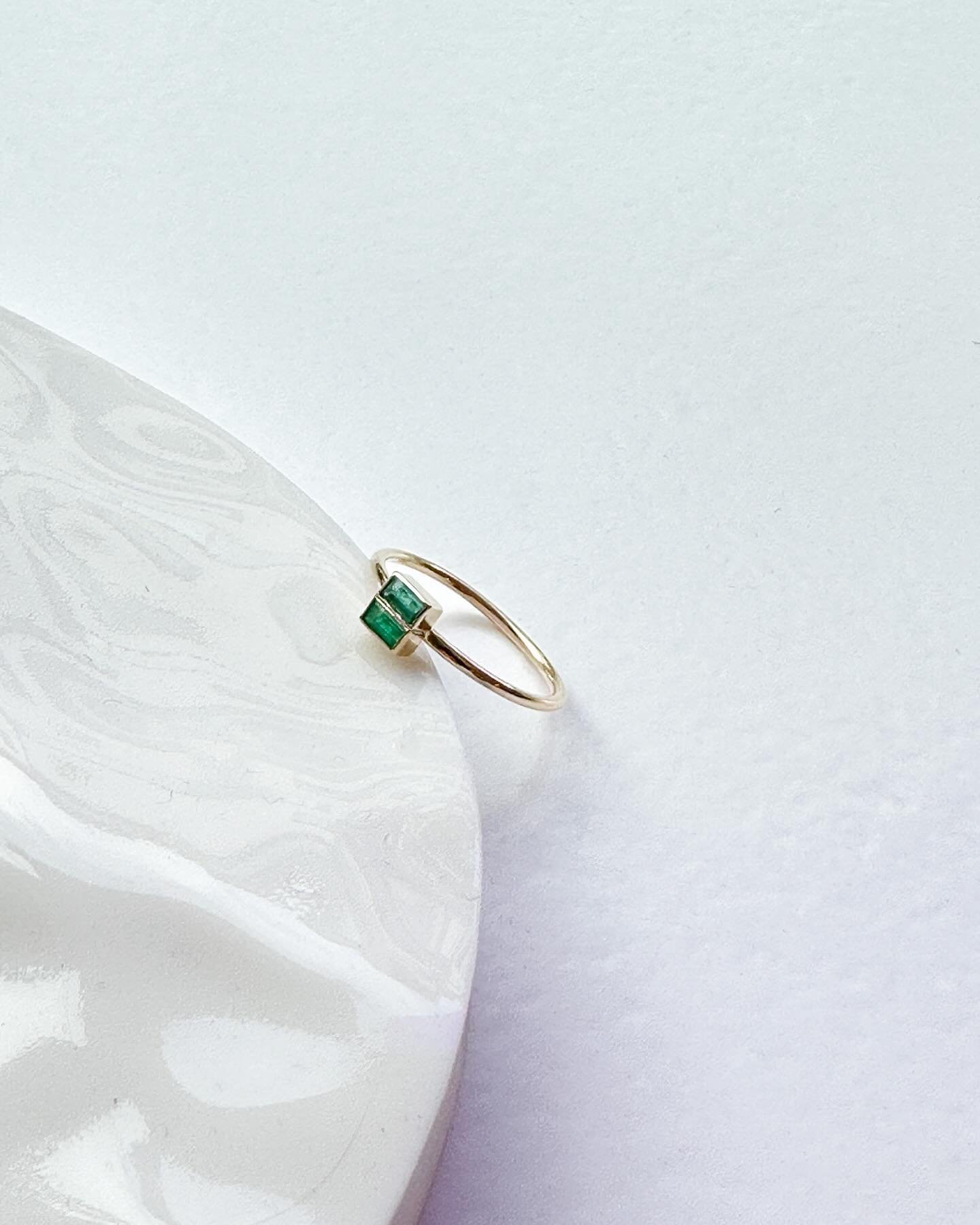 1 + 1 = 1 🐣

#birthring #emeraldring #rectangleemerald #gold
#vanessaaertsjewellery #bespokejewellery #designermaker #jewelrydesigner #jewelryshop