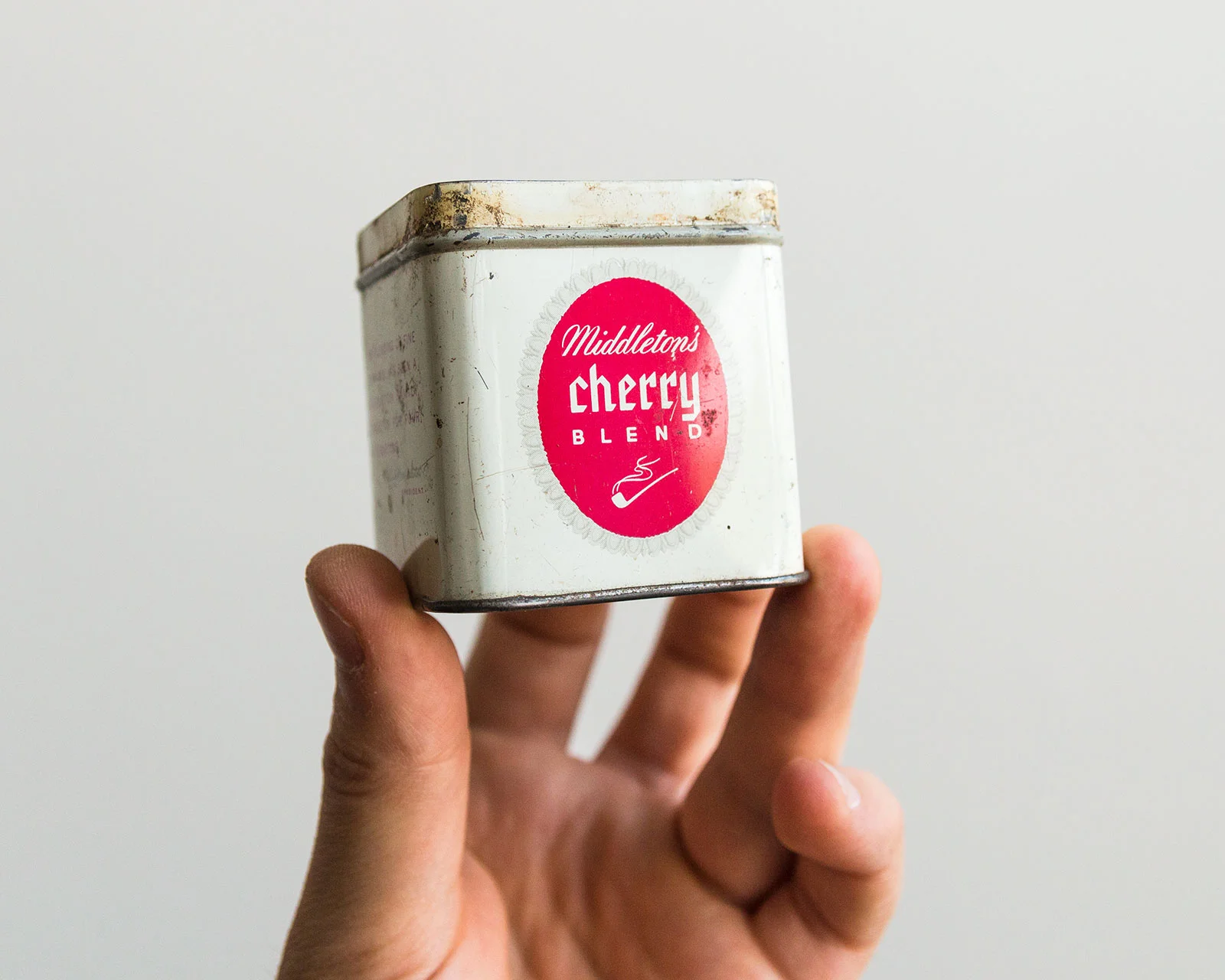 Middleton's Cherry Blend typography on tin label