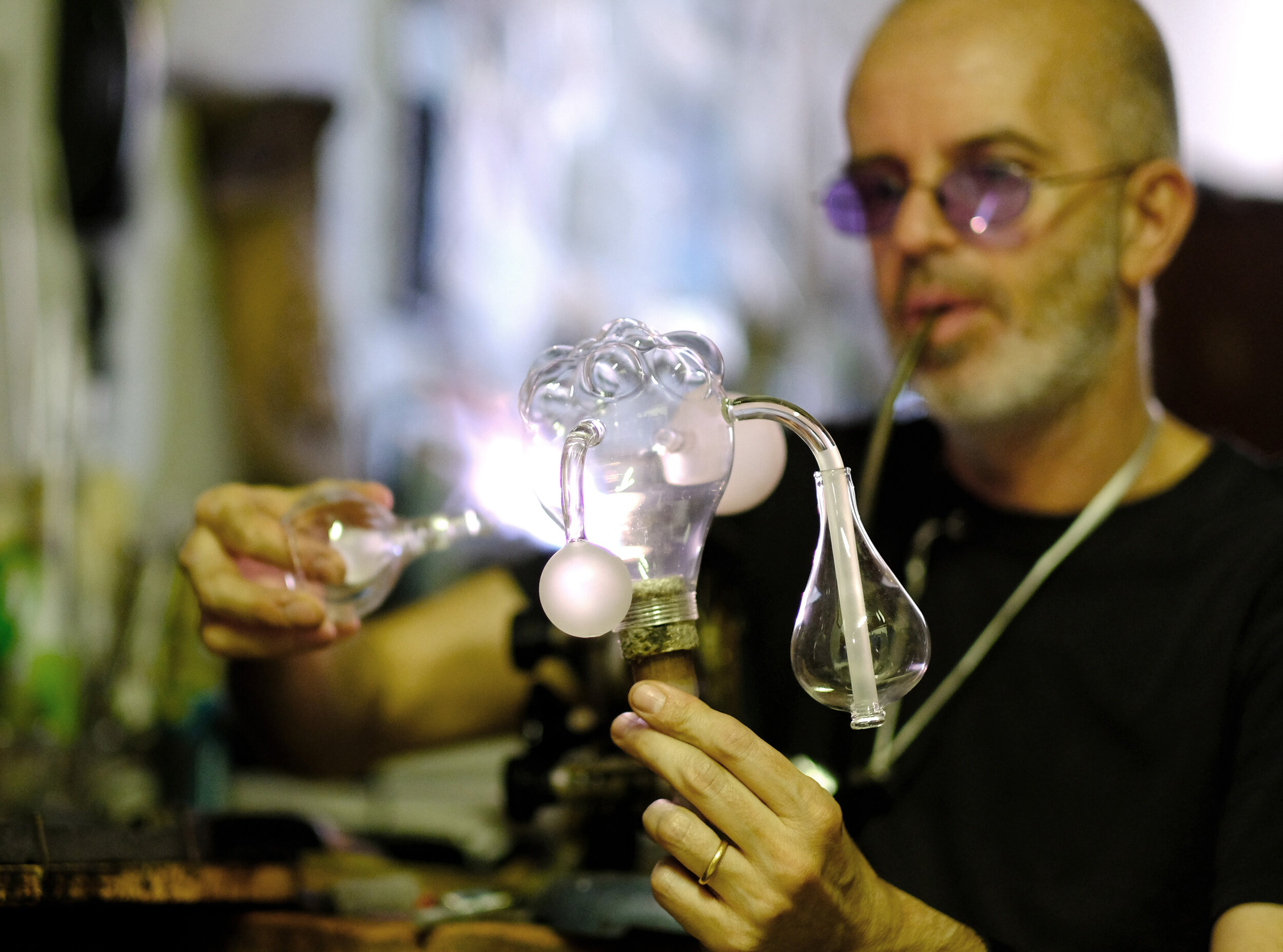 1MAKINGOFUNSERIALbulbs_artopia_Photo by.JPG