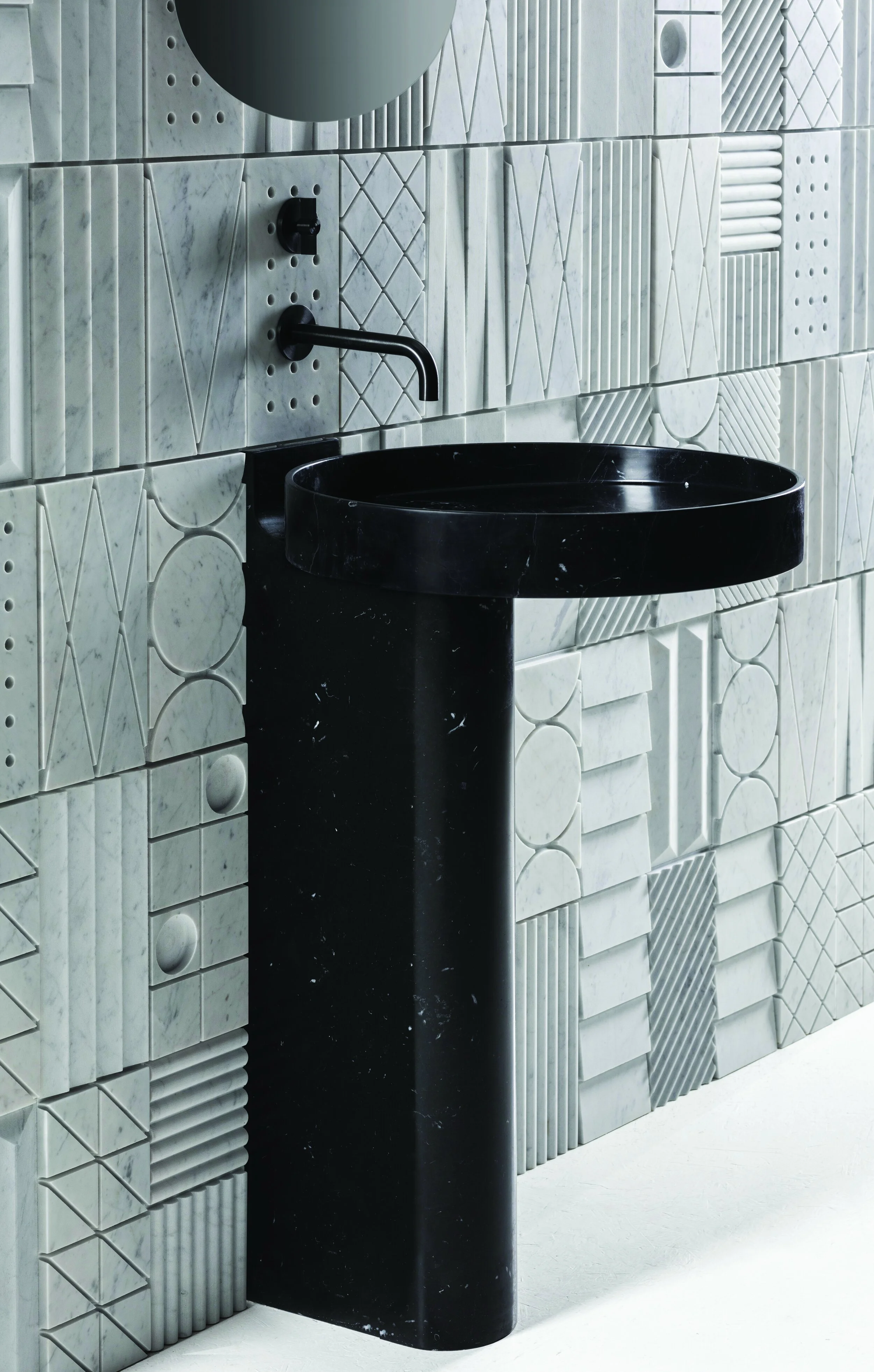Maioliche di pietra Carrara-lavabo fontana.jpg