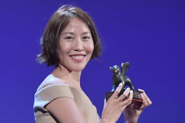 Gina Kim poses with the Best Virtual Reality award for her movie “Bloodless” during the award ceremony of the 74th Venice Film Festival on Sept. 9 at Venice Lido. (AFP-Yonhap)