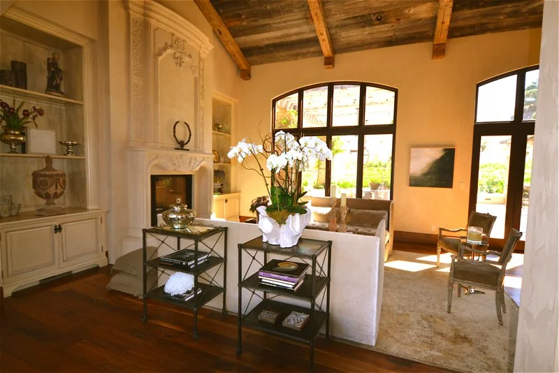 Lake View living2.JPG