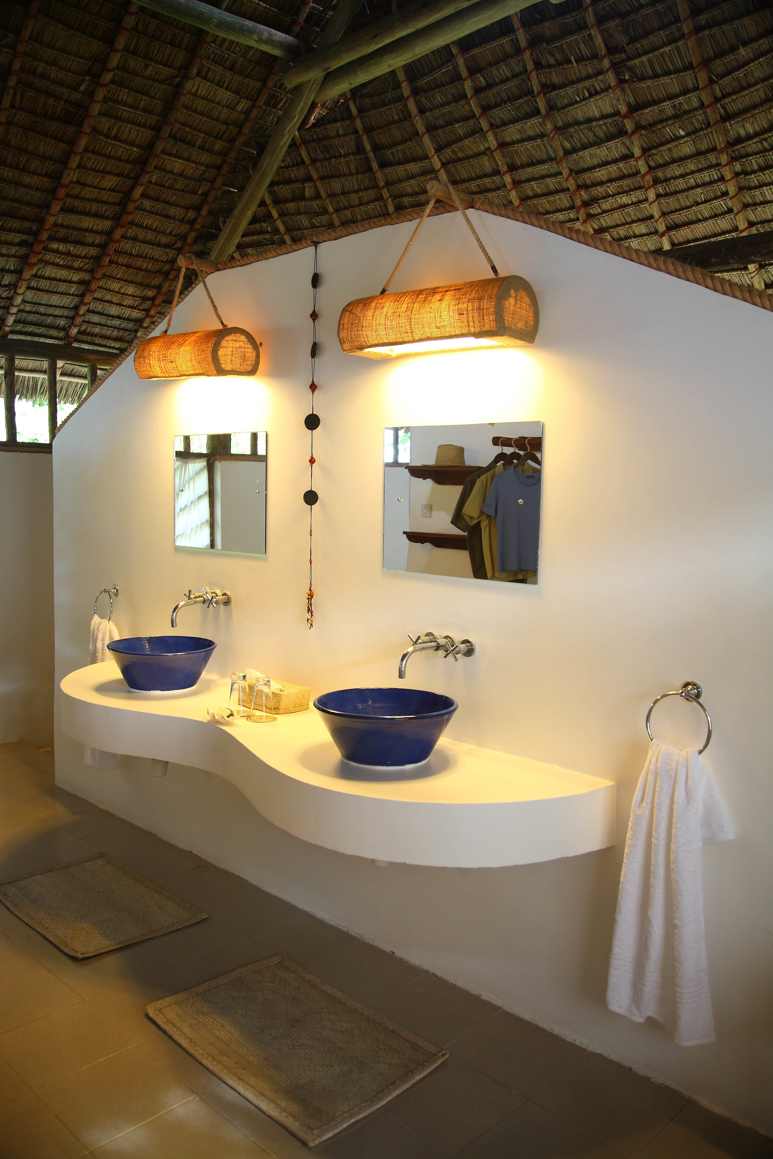 Bathroom at Ras Kutani.jpg