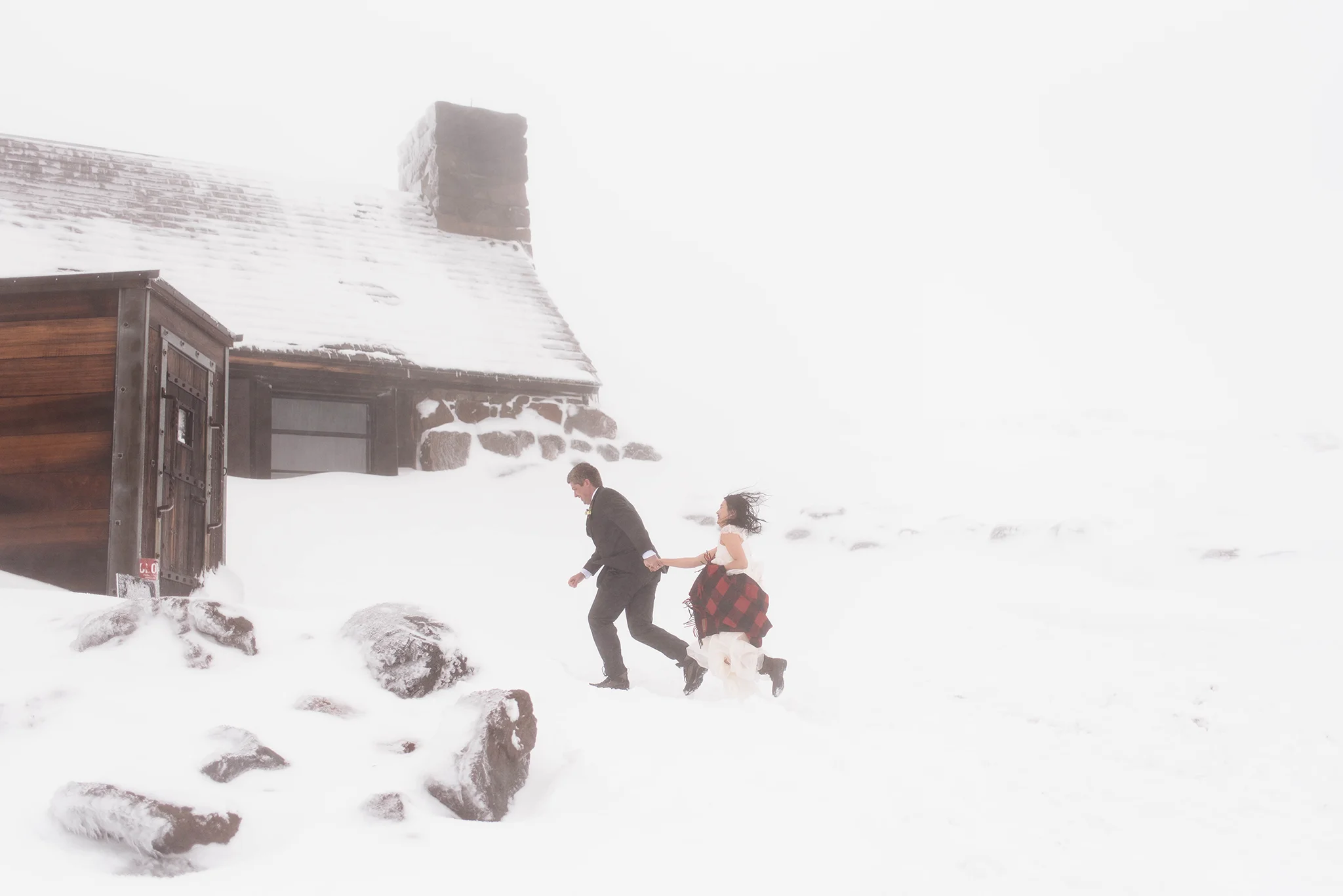 winter-wedding-silcox-hut-mt-hood-photographer.jpg
