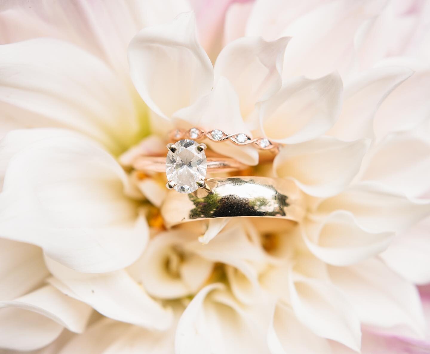 Ring shot Wednesday ✨ (it&rsquo;s not a thing but we can pretend it is because this one is a STUNNER 🤩) 🥂