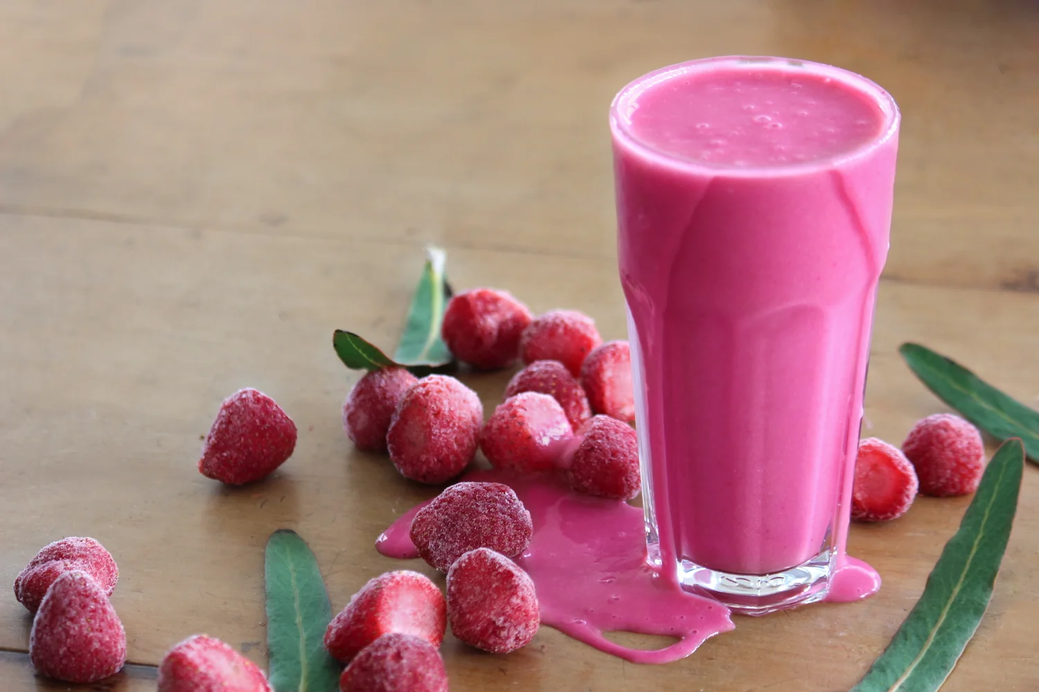 STRAWBERRY JAM SHAKE - sugar free, no banana, vegan, plant based, dairy free, gluten free, smoothie, milkshake, whole foods, no refined sugar, coconut meat, coconut flesh, recipe, easy , natural , recoveringraw.com, recoveringraw
