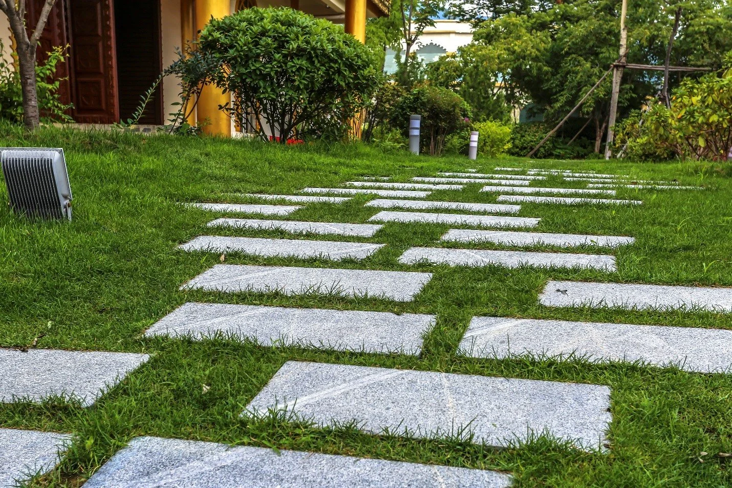 How Stepping Stone Patio Design Services in Minneapolis Can Transform Your Outdoor Space