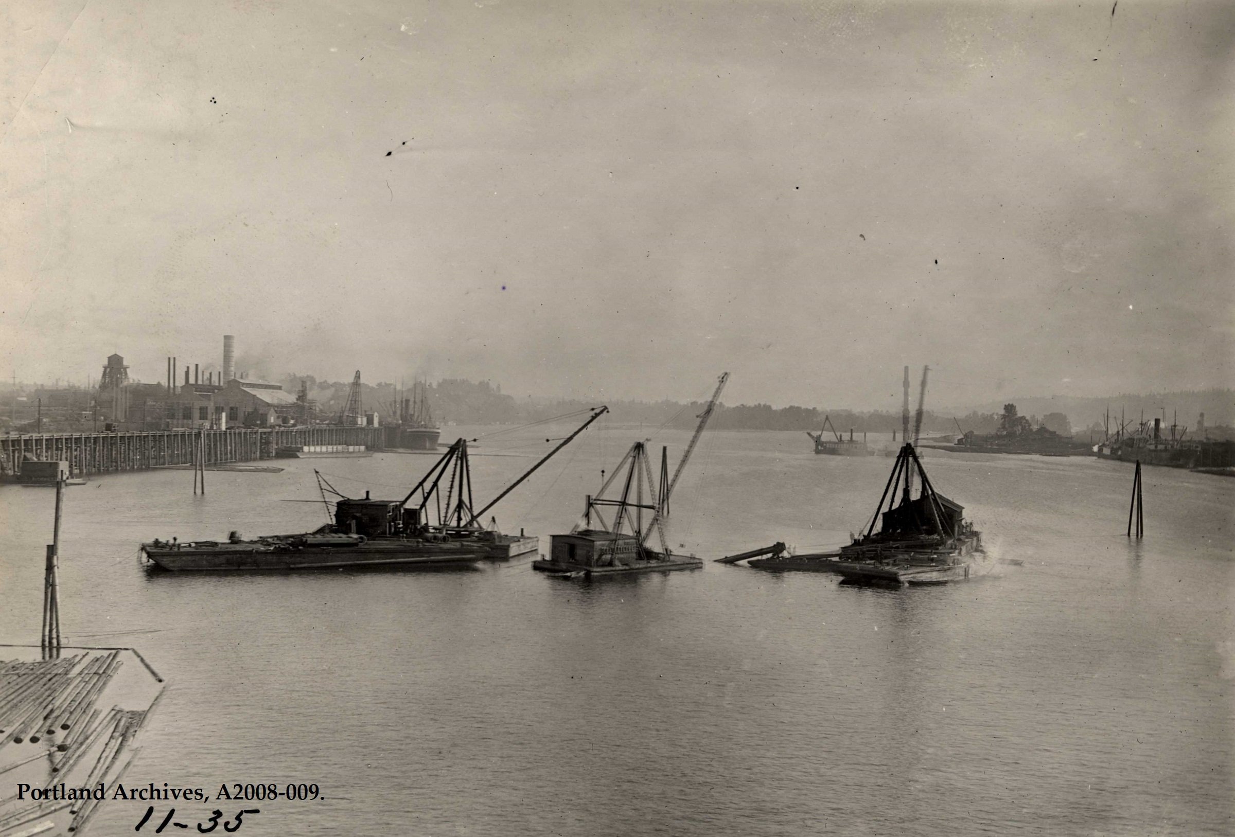 Water Bureau - Water Bureau (Archival) - Photographs - Willamette River conduit crossing with barges in harbor 1911.JPG