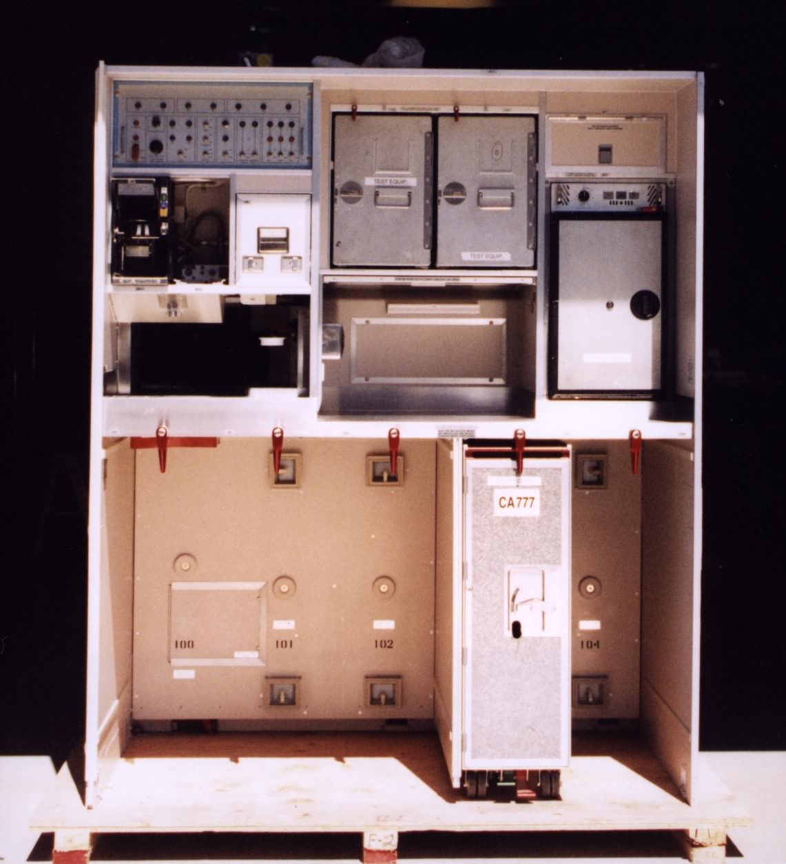 17250-Galley-F3- 777-UAL.jpg